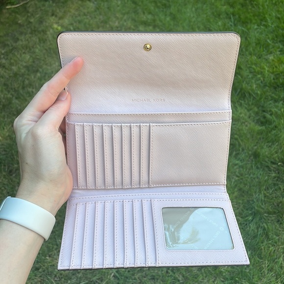 Micheal Kors Wallet - Picture 4 of 5